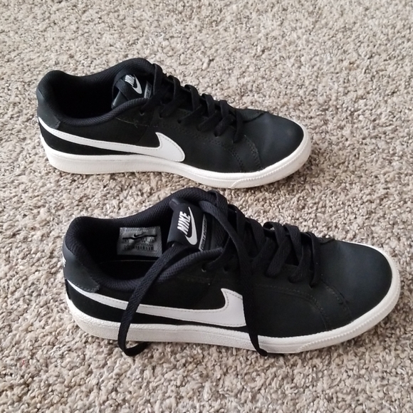 Nike Shoes - Picture 3 of 4